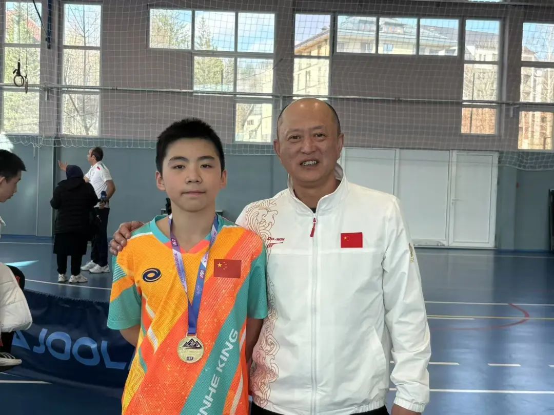 bsport体育app哈三中教师指导中国女子乒乓球队夺得U15世界中学生夏季运动会团体冠军(图2)